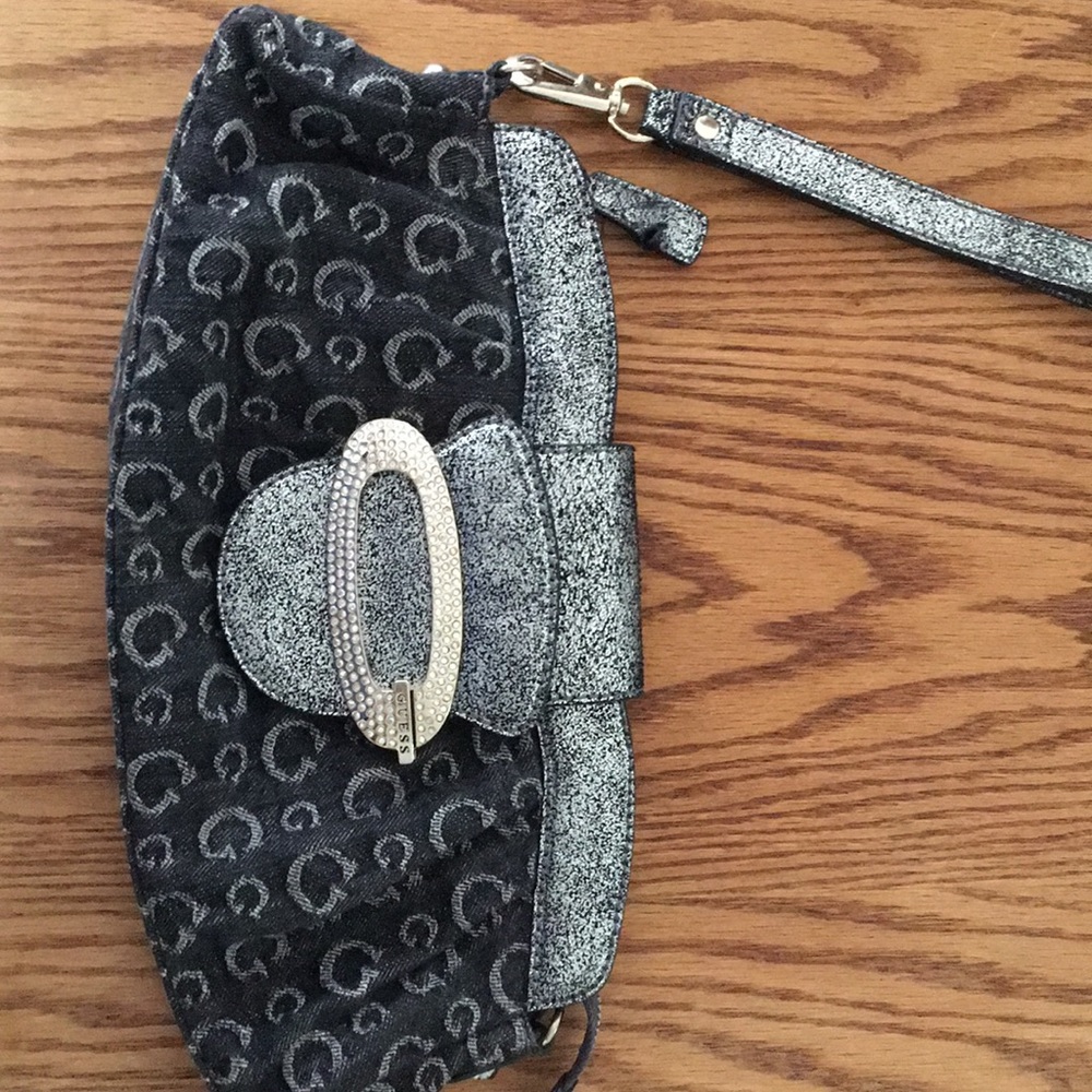 Guess clutch